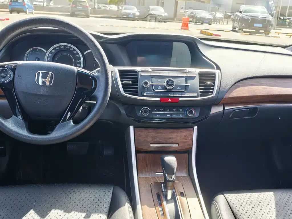 Honda Accord 2016 — фото 10