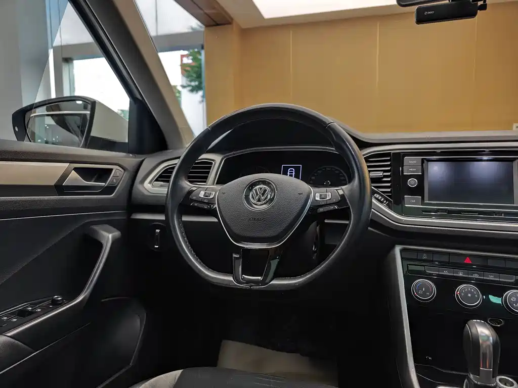 Volkswagen T-Roc 2019 — фото 15