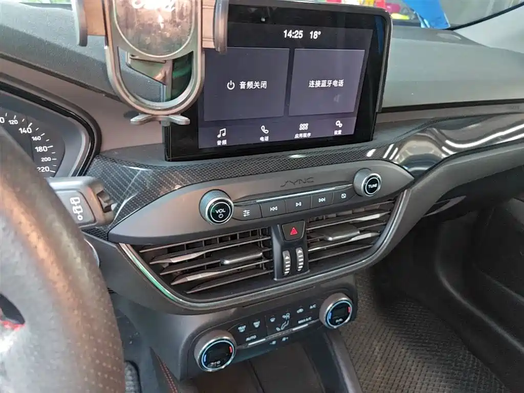 Ford Focus 2020 — фото 13