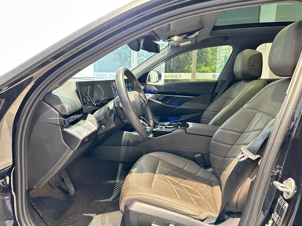 BMW 5 Series 2025 — фото 15