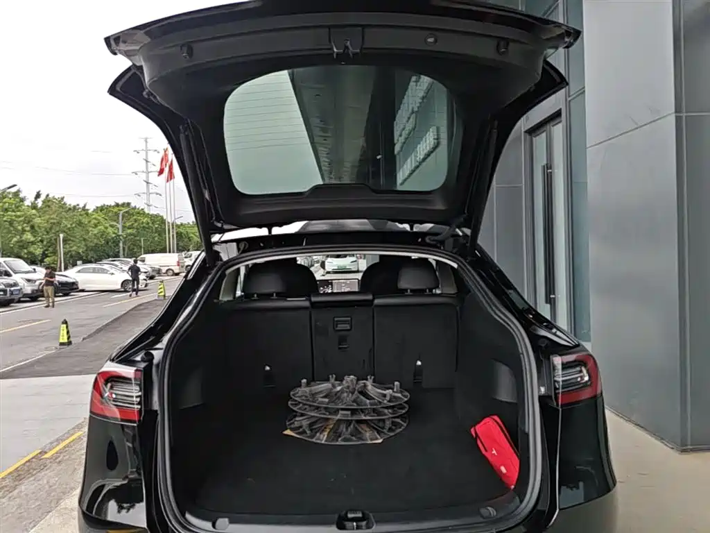 Tesla Model Y 2023 — фото 19