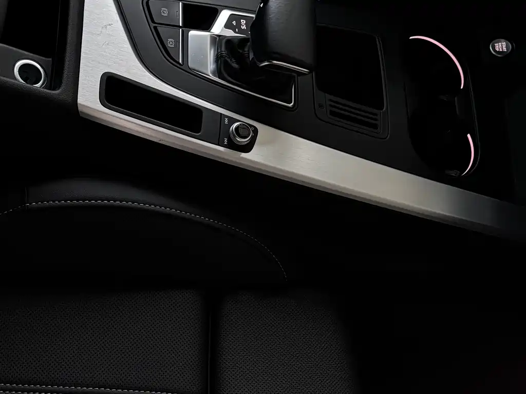 Audi A4L 2021 — фото 11