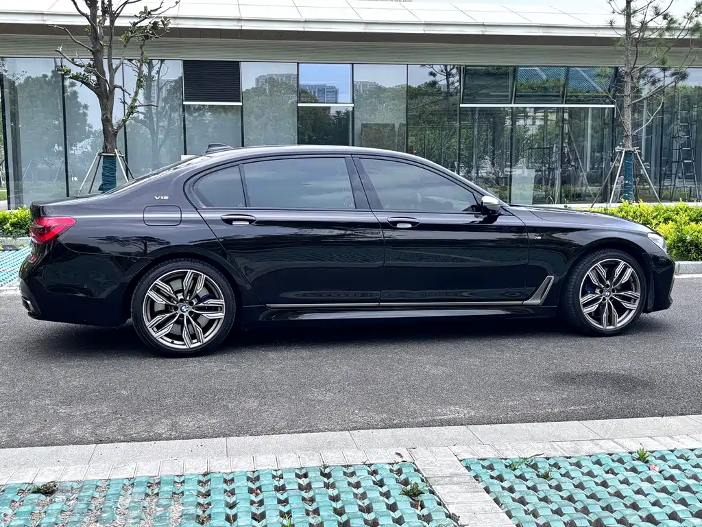 BMW 7 Series 2019 — фото 16