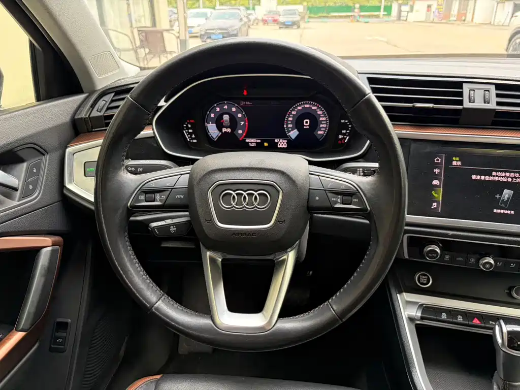 Audi Q3 2021 — фото 14