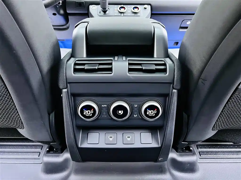 Land Rover Defender 2024 — фото 16