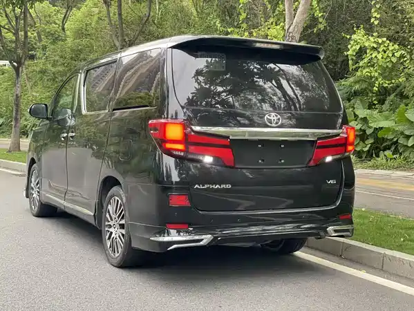 Toyota Alphard 2012