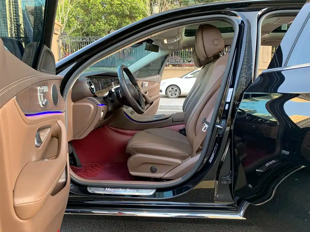 Mercedes-Benz E-Class 2023 — фото 16