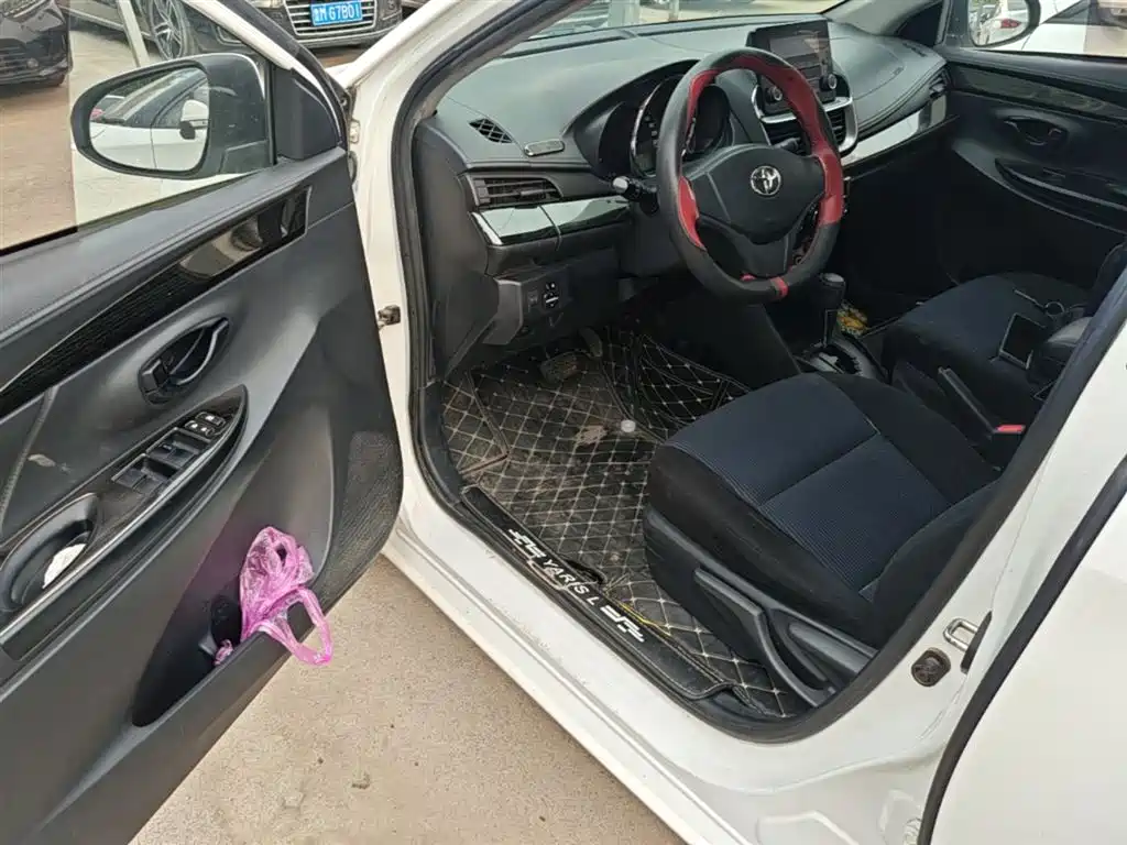 Toyota Yaris L 2020 — фото 16