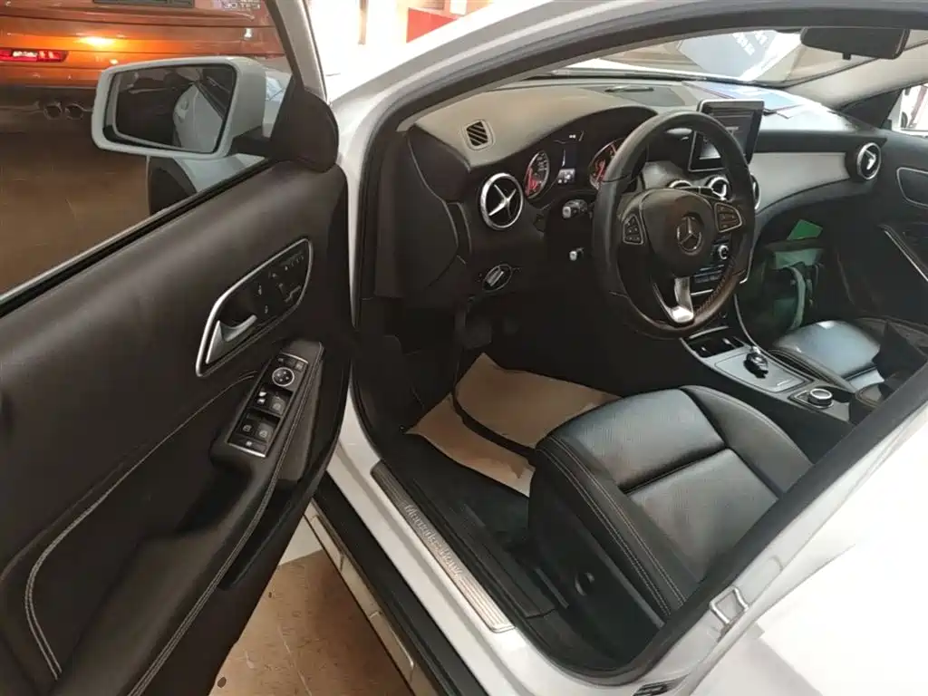 Mercedes-Benz GLA 2017 — фото 16