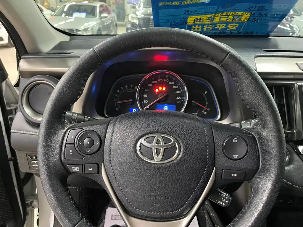 Toyota RAV4 2016 — фото 14