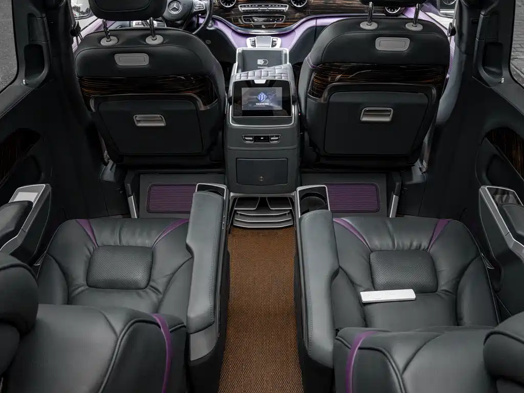 Mercedes-Benz V-Class 2023 — фото 16