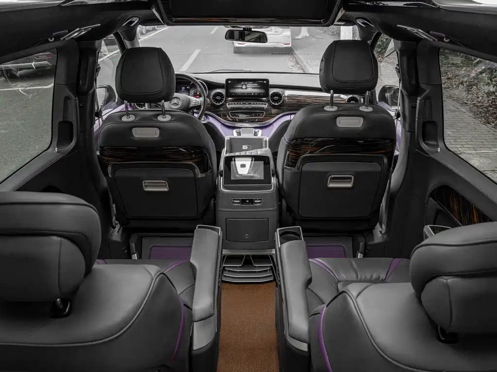 Mercedes-Benz V-Class 2023 — фото 15
