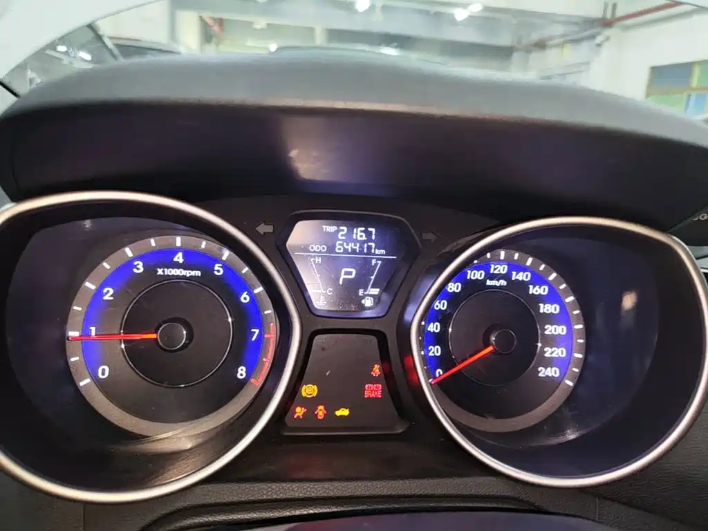 Hyundai Elantra Langdong 2017 — фото 12