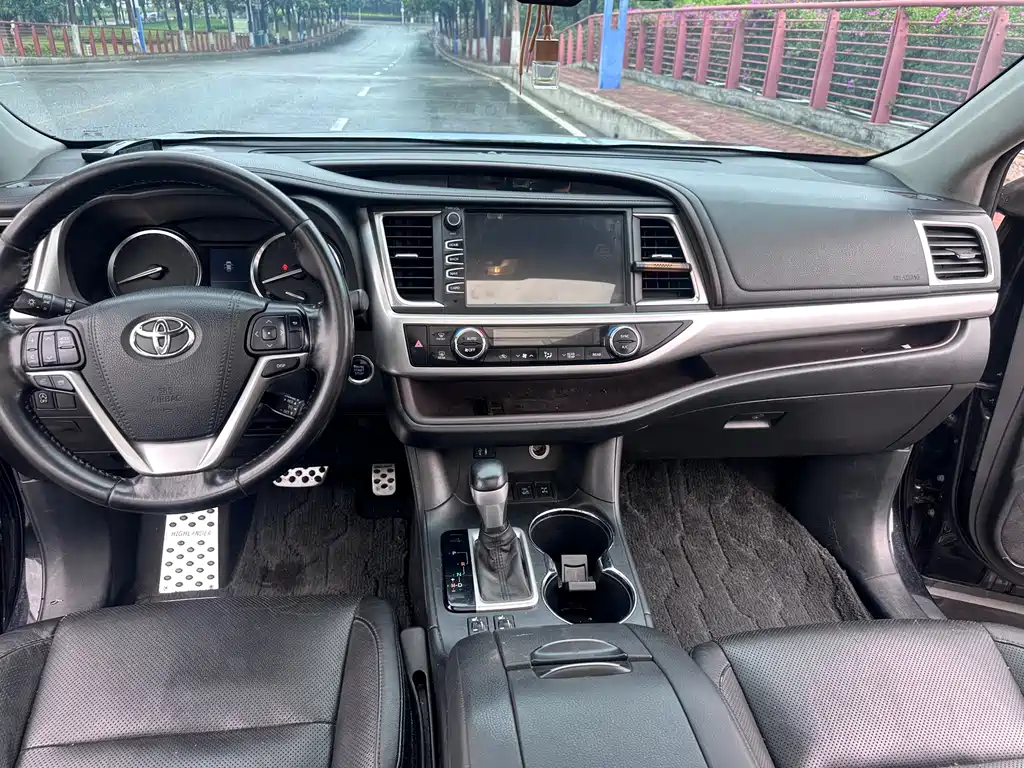 Toyota Highlander 2017 — фото 12