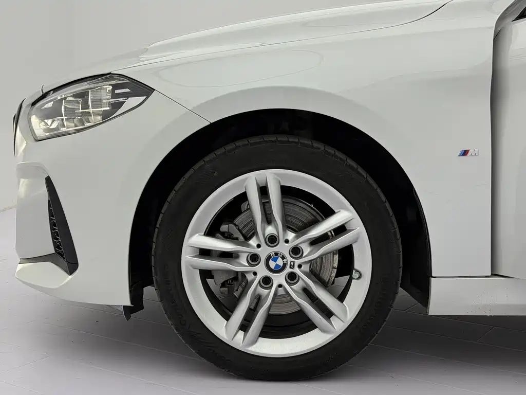 BMW 1 Series 2022 — фото 19