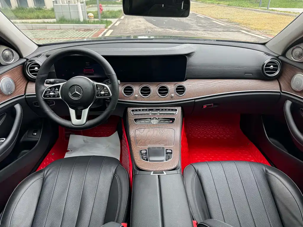 Mercedes-Benz E-Class 2019 — фото 15