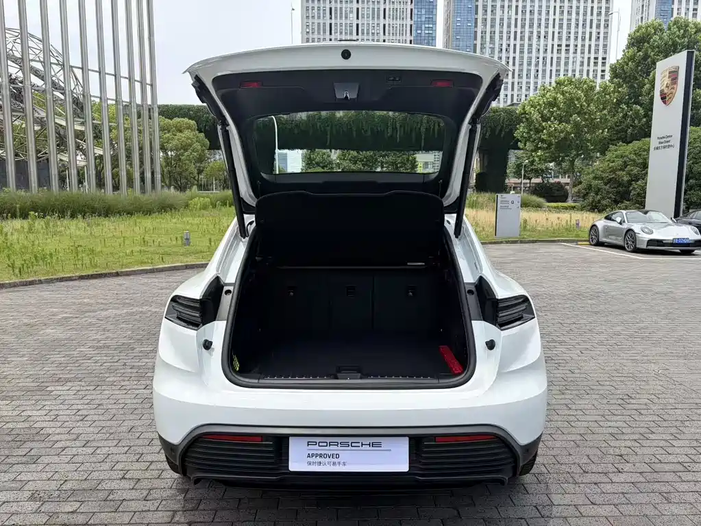 Porsche Macan EV 2025 — фото 9