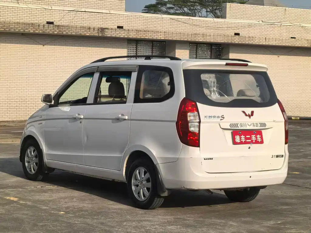 Wuling Hongguang 2015 — фото 13