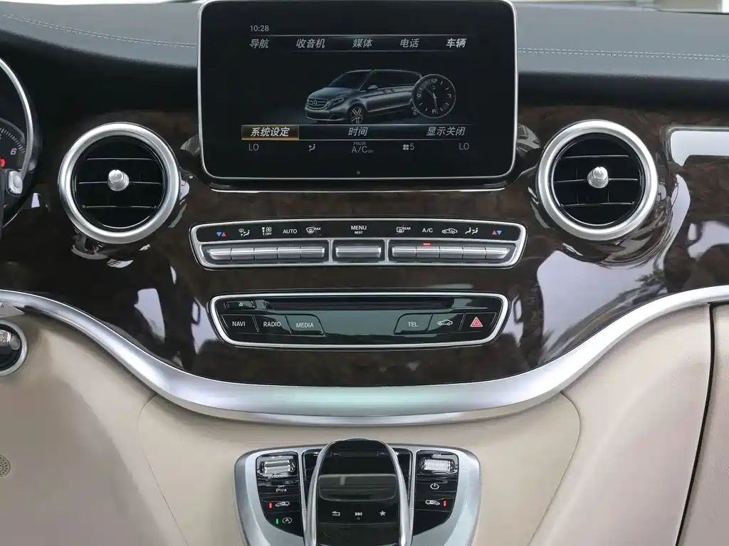 Mercedes-Benz V-Class 2018 — фото 21