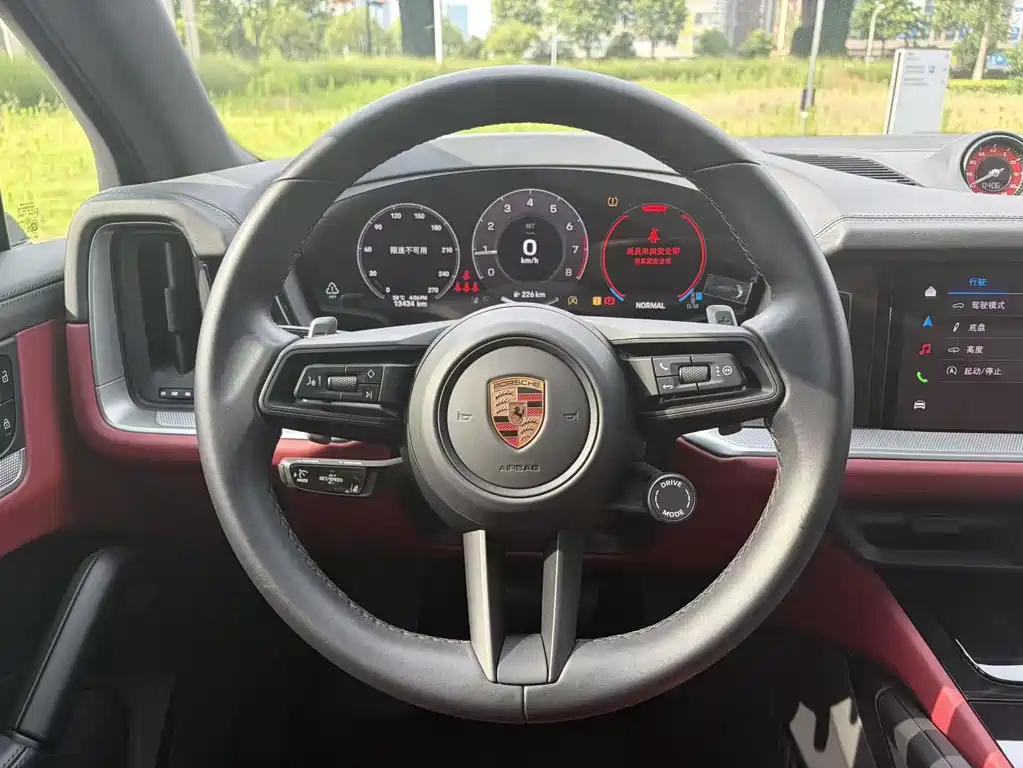 Porsche Cayenne 2025 — фото 19