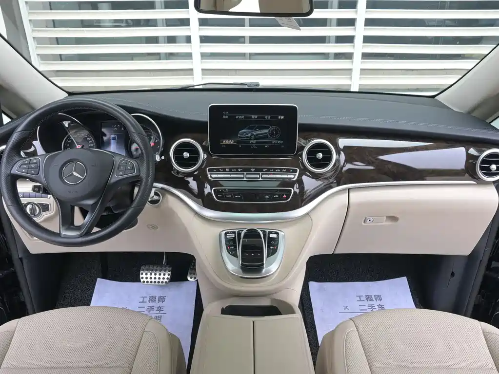 Mercedes-Benz V-Class 2018 — фото 13