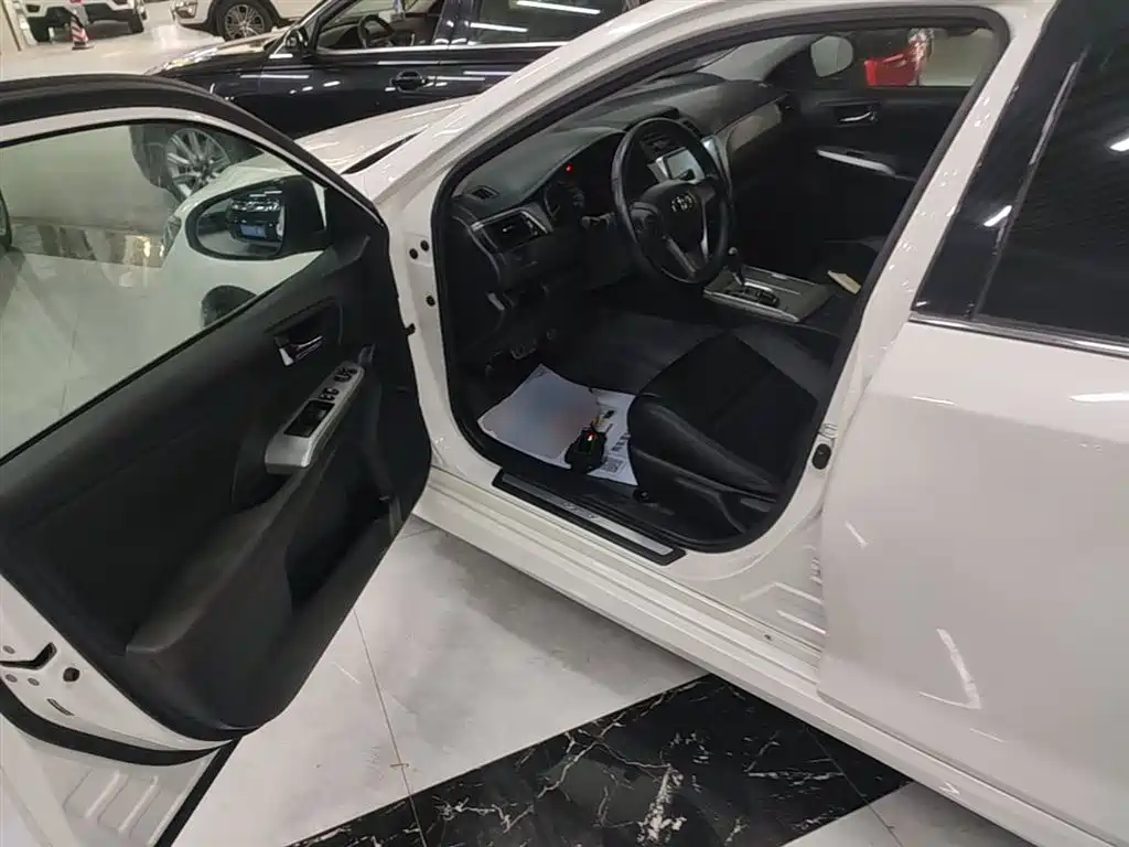 Toyota Camry 2014 — фото 16