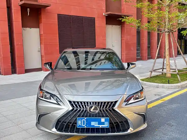 Lexus ES 2024