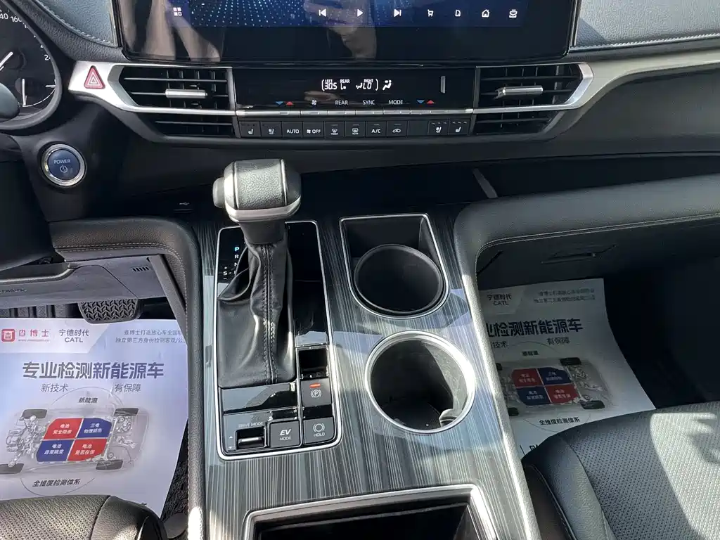 Toyota Sienna 2022 — фото 25