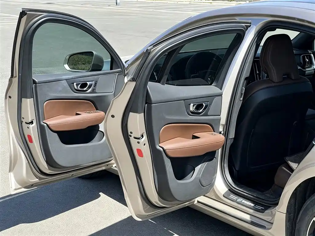 Volvo S60 2022 — фото 11