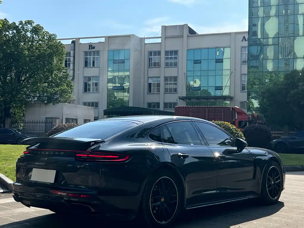 Porsche Panamera 2018 — фото 15