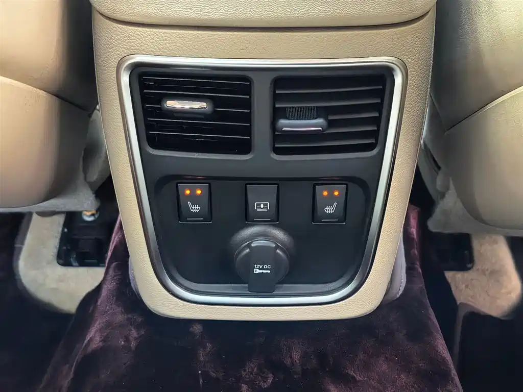 Chrysler 300C 2014 — фото 15