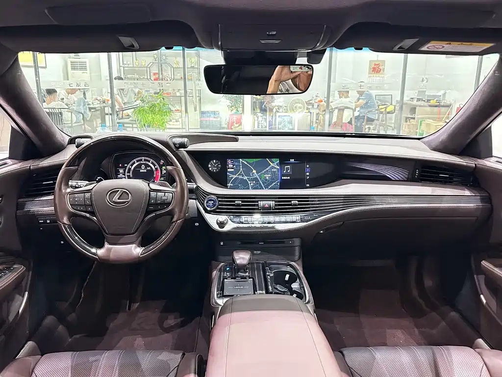 Lexus LS 2020 — фото 18