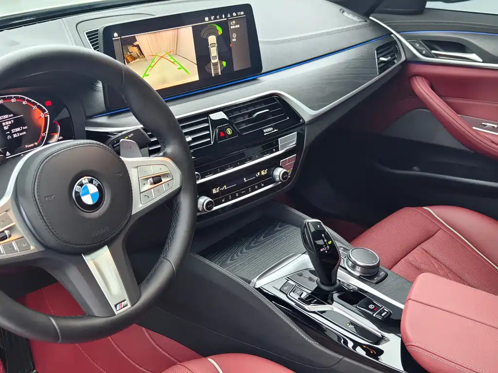 BMW 5 Series 2023 — фото 10