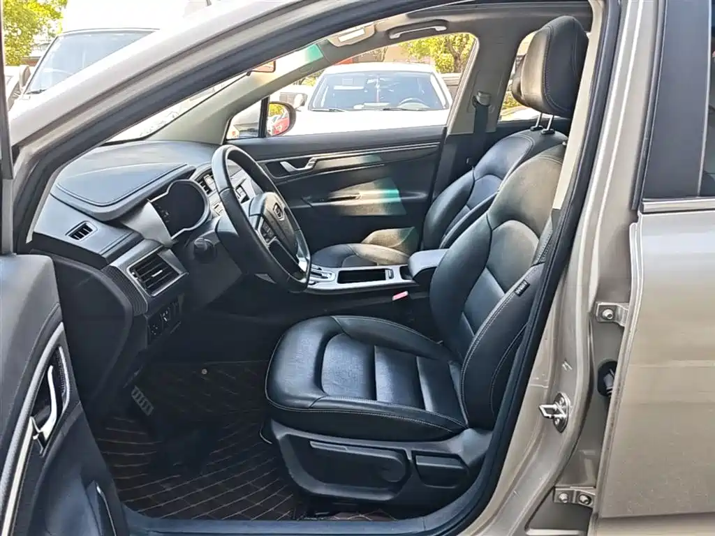 Geely Emgrand GS 2018 — фото 15