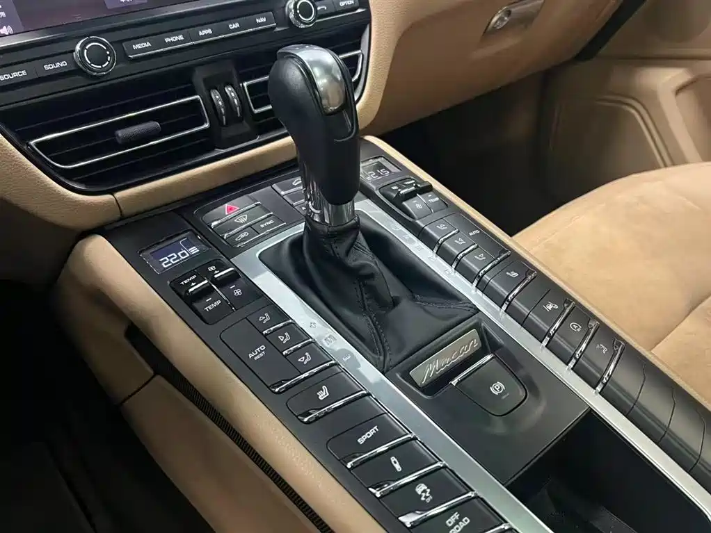 Porsche Macan 2020 — фото 22