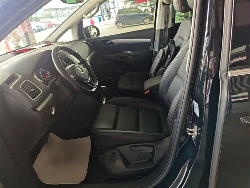 Volkswagen Sharan 2017 — фото 15