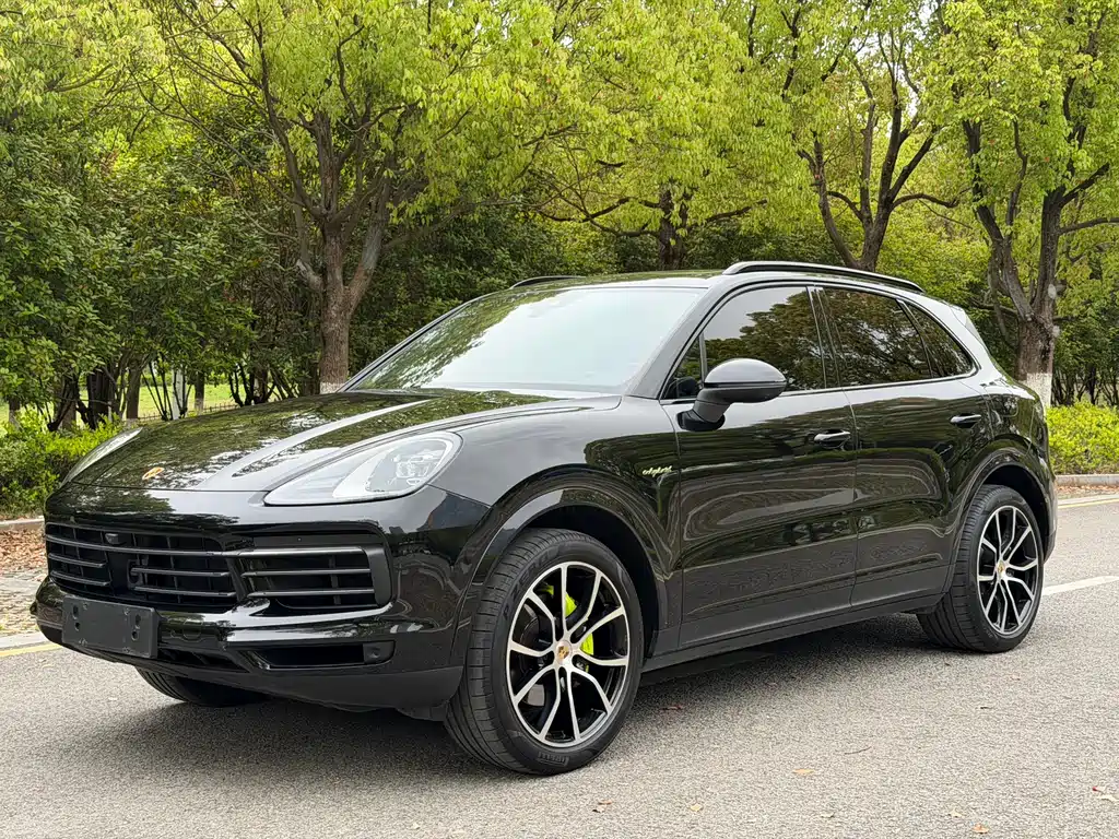 Porsche Cayenne Hybrid 2022 — фото 1