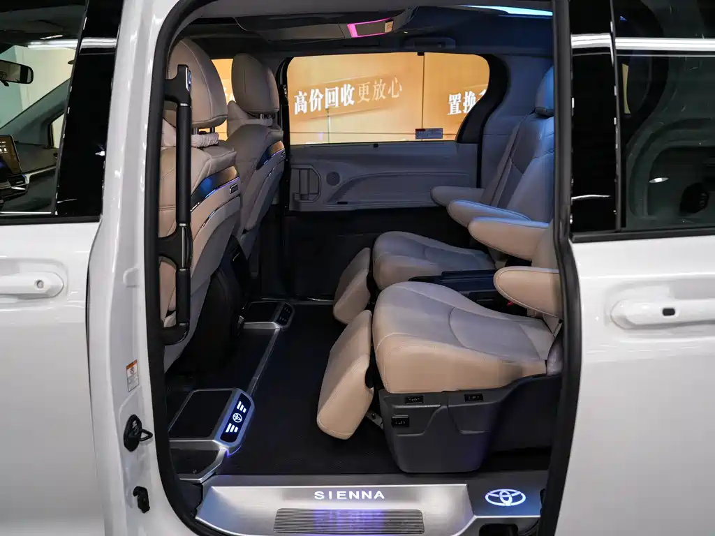Toyota Sienna 2025 — фото 22