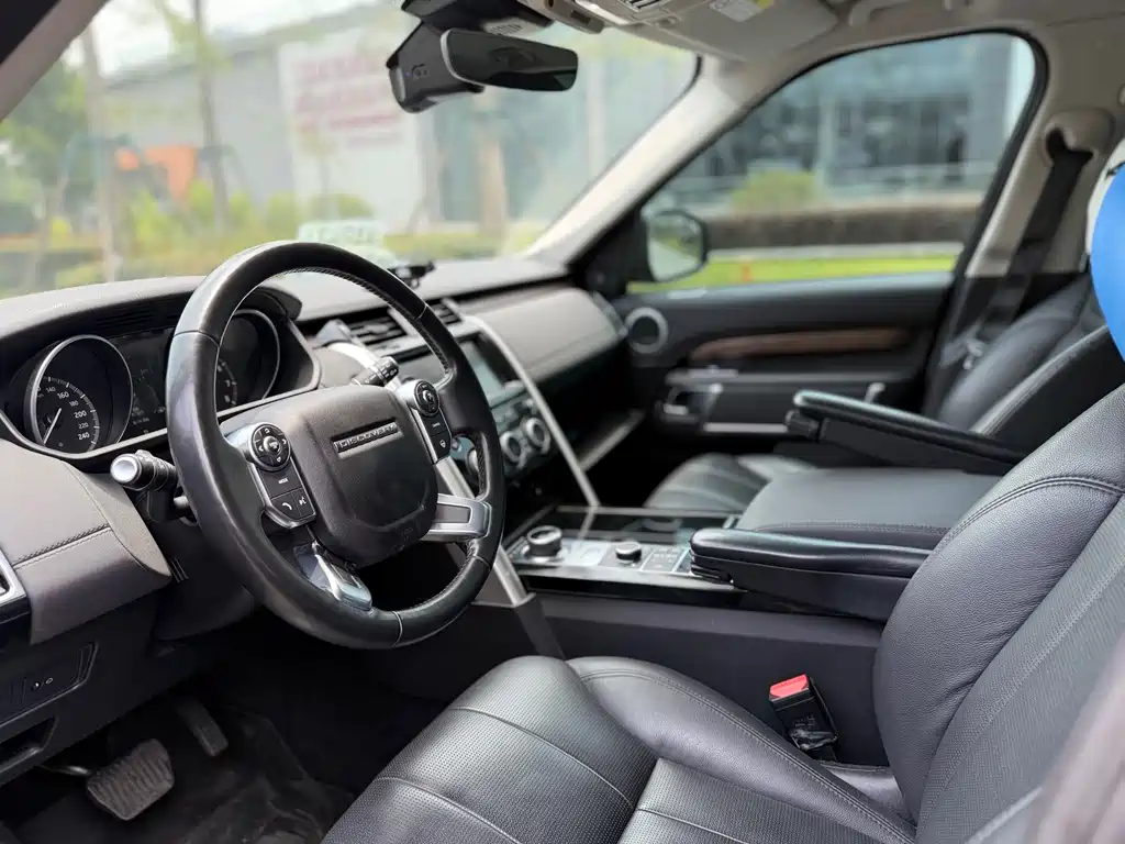 Land Rover Discovery 2018 — фото 8