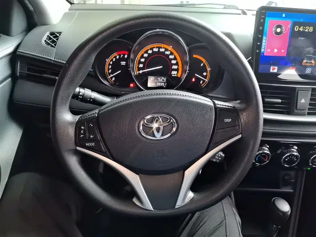 Toyota Yaris L 2022 — фото 11