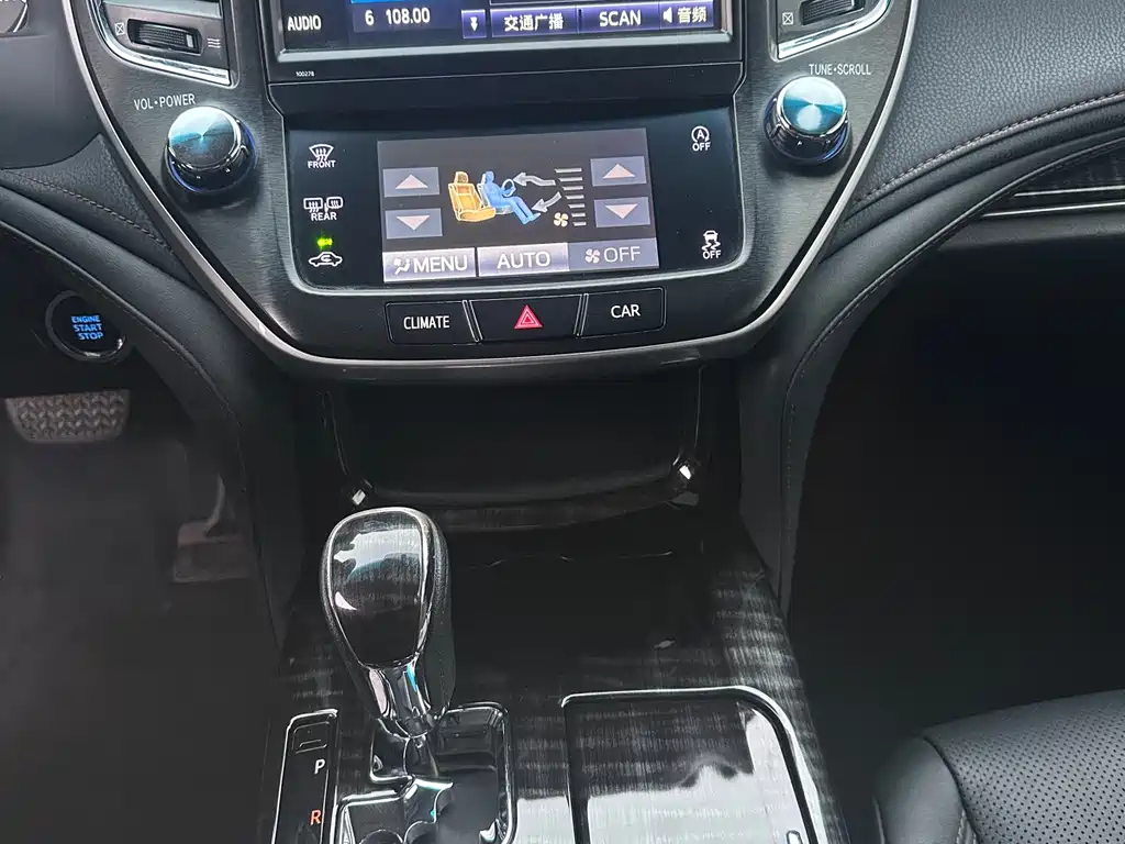 Toyota Crown 2017 — фото 11
