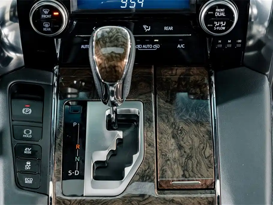 Toyota Vellfire 2022 — фото 15