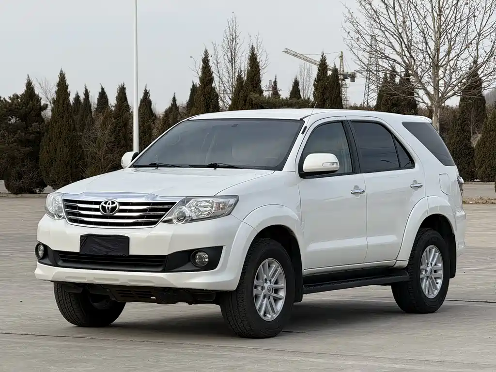 Toyota Fortuner 2016 — фото 1