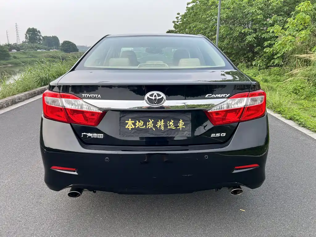 Toyota Camry 2014 — фото 10
