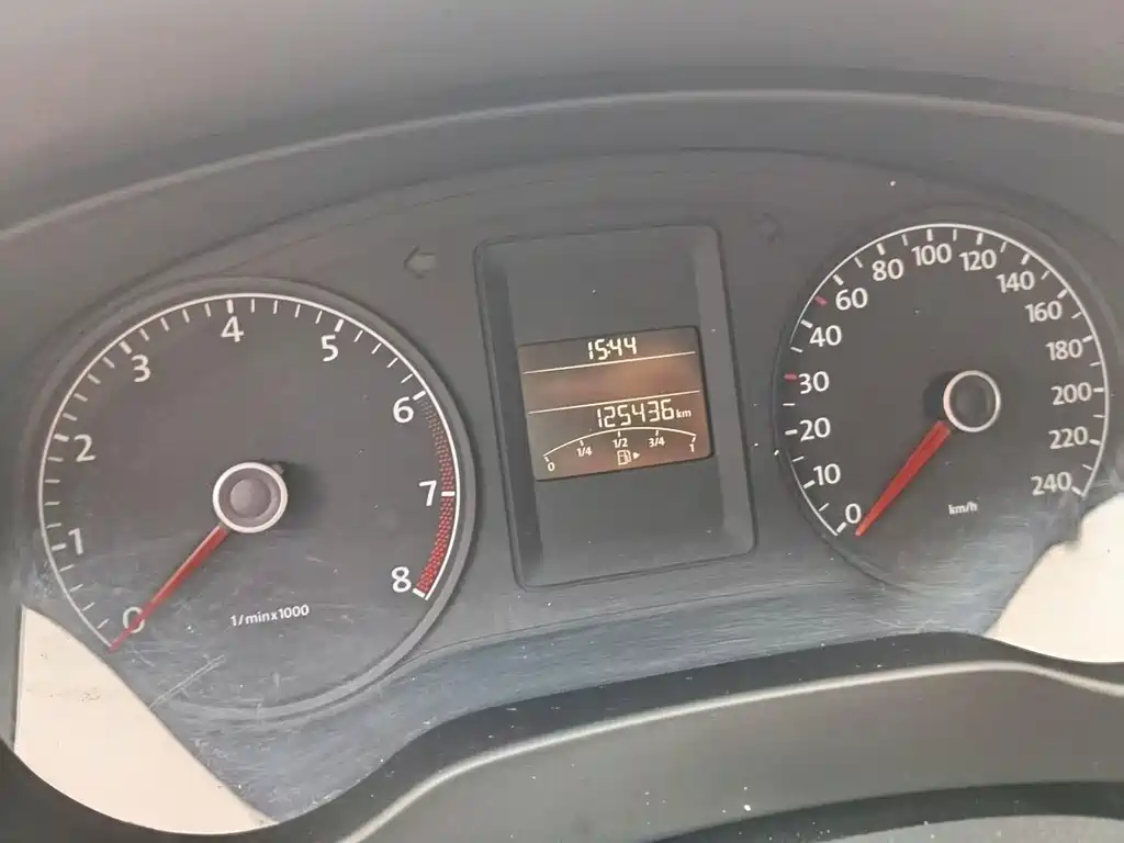 Volkswagen Sagitar 2013