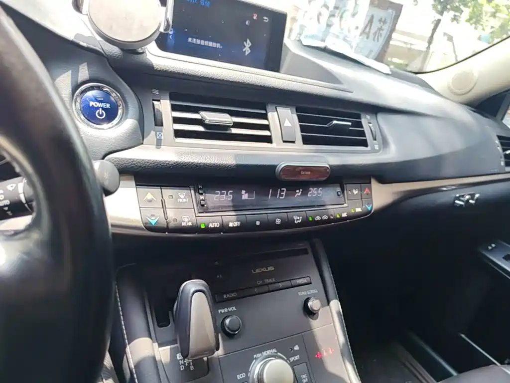 Lexus CT 2017 — фото 13