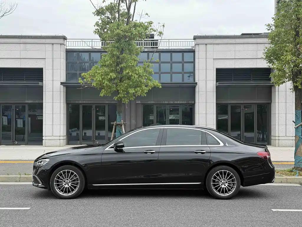 Mercedes-Benz E-Class 2022 — фото 4