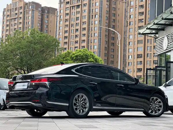 Lexus LS 2020