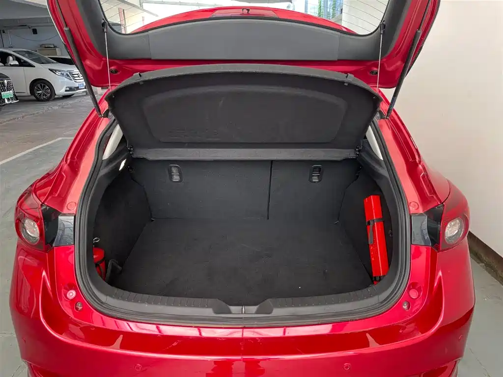 Mazda 3 Axela 2018 — фото 15