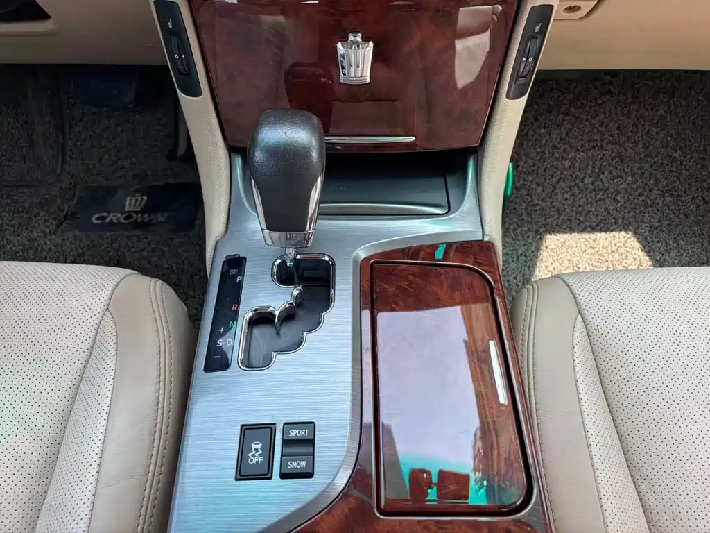 Toyota Crown 2013 — фото 12